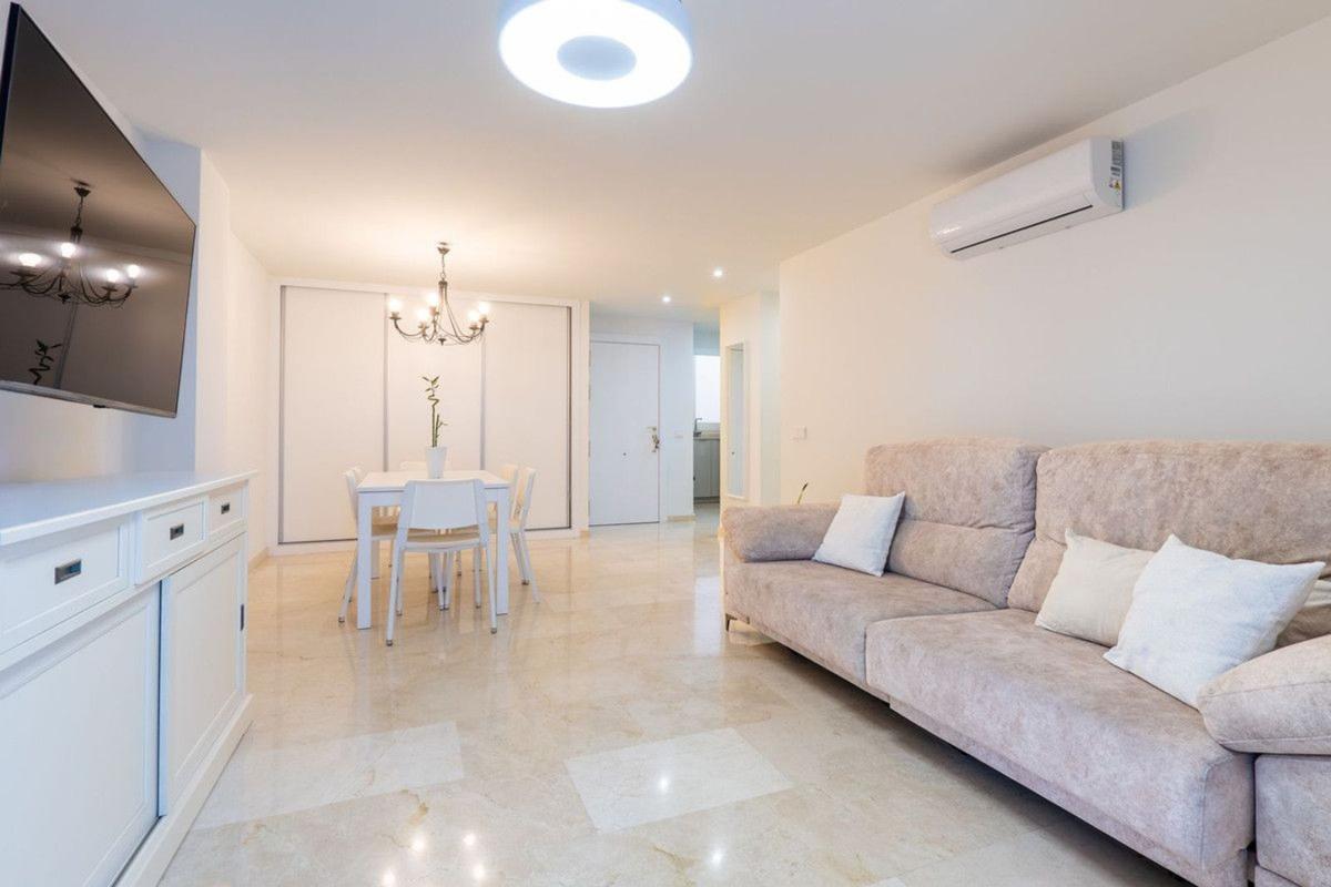 Venta de piso en Piso en Avenida Nuestro Padre Jesús Cautivo, Los Boliches, Fuengirola, Fuengirola
photo 3