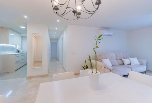Venta de piso en Piso en Avenida Nuestro Padre Jesús Cautivo, Los Boliches, Fuengirola, Fuengirola
 photo 4
