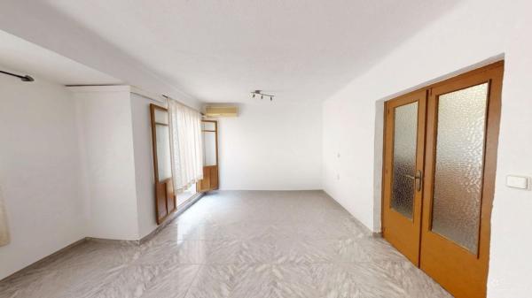 Venta de piso en Piso en Calle Francisco Giner de los Ríos, Carolinas Altas, Alicante / Alacant, Alicante / Alacant
thumbnail 2