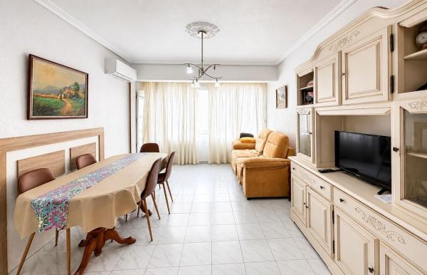 Venta de piso en Piso en San Esteban, Las Piscinas Naturales, Torrevieja, Torrevieja
 photo 1
