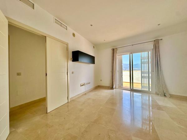 Аттик на продажу в  Ático en Ronda Sol Villas, Zona Sohail, Fuengirola, Фуэнхирола photo 4