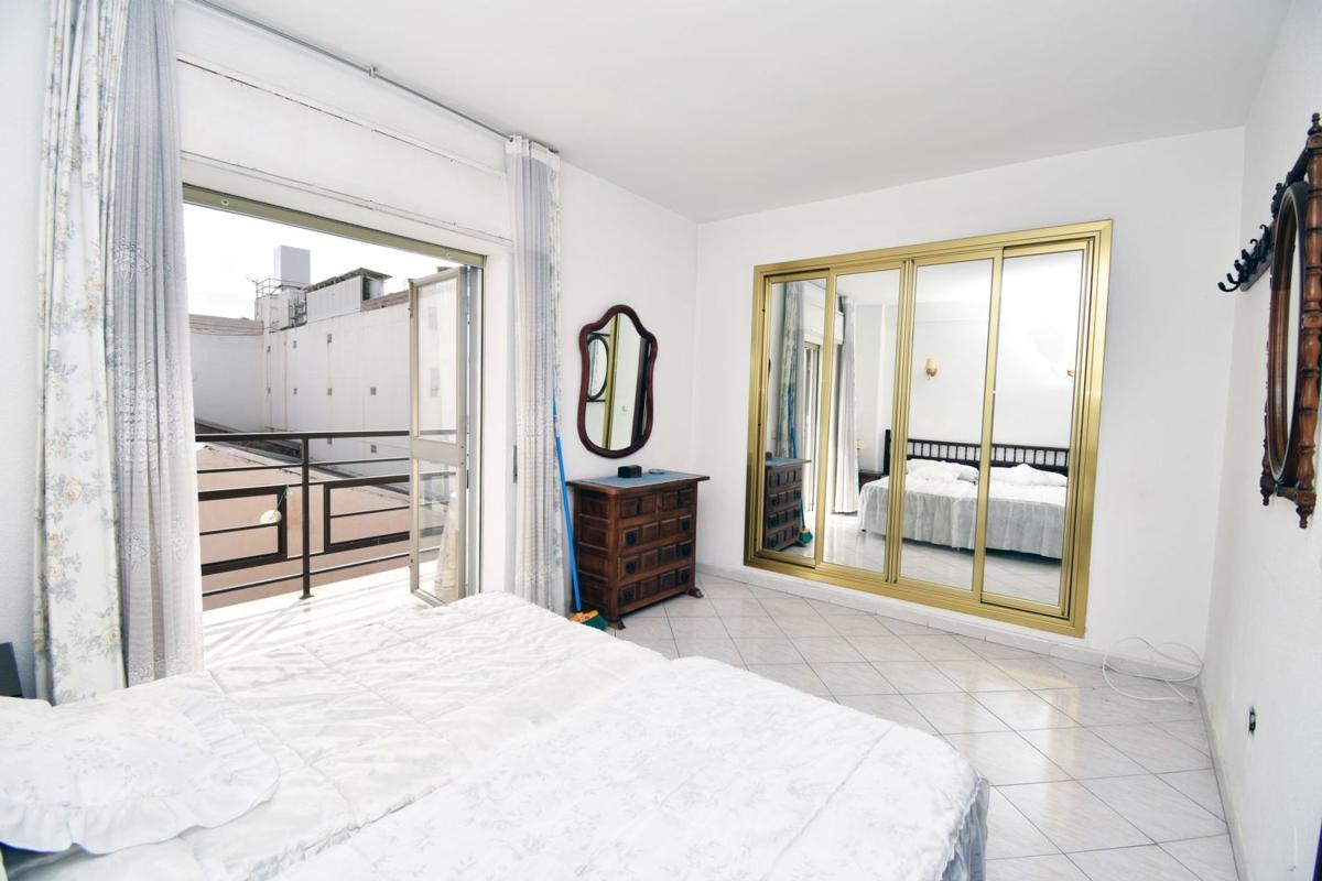 Sale of apartment in Piso en Calle Hermanos Pinzón, Zona Puerto Deportivo, Fuengirola, Fuengirola
photo 2