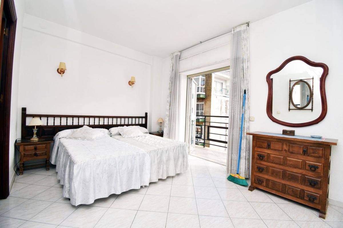 Sale of apartment in Piso en Calle Hermanos Pinzón, Zona Puerto Deportivo, Fuengirola, Fuengirola
photo 3