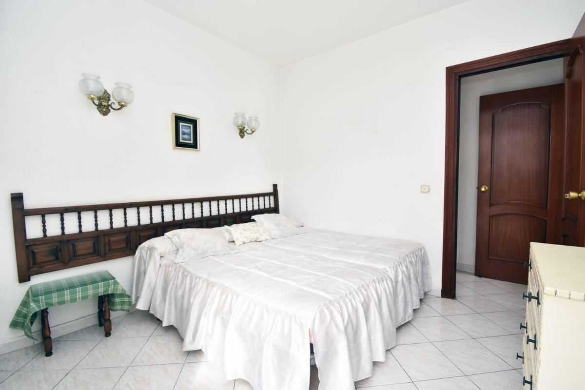 Sale of apartment in Piso en Calle Hermanos Pinzón, Zona Puerto Deportivo, Fuengirola, Fuengirola
photo 4