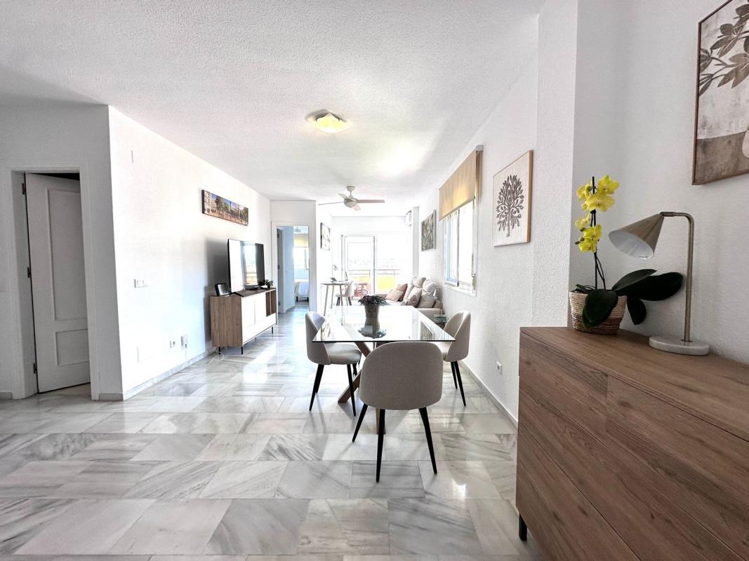 Venta de piso en Piso en Calle Chumbera, 2, Los Pacos, Fuengirola, Fuengirola
photo 1