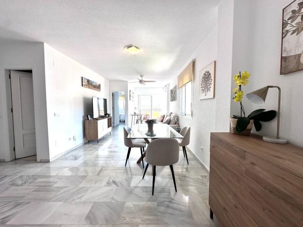 Venta de piso en Piso en Calle Chumbera, 2, Los Pacos, Fuengirola, Fuengirola
photo 1