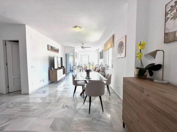 Sprzedaż mieszkania w Piso en Los Pacos, Fuengirola, Fuengirola
photo 1