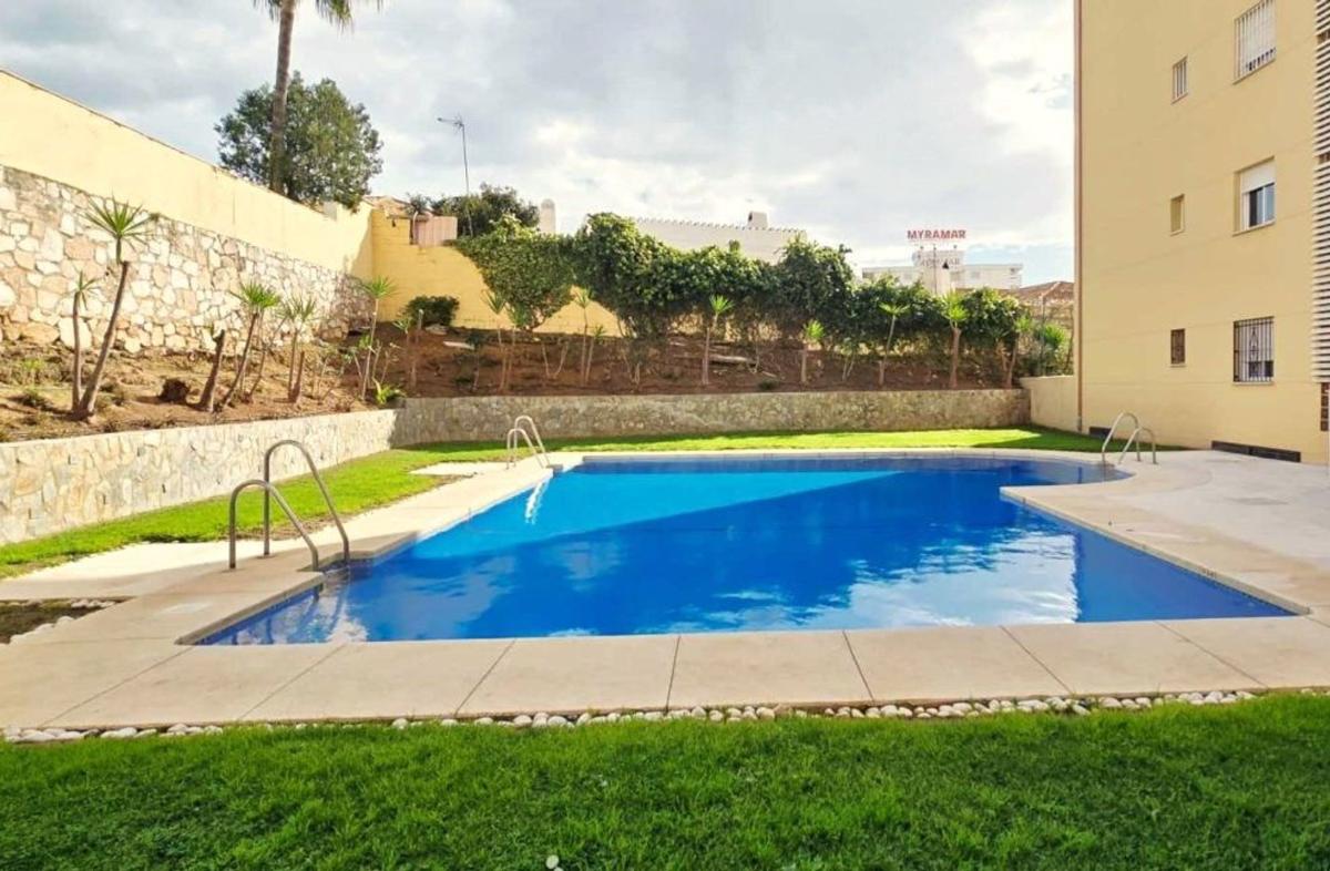 Venta de piso en Piso en Calle Molino De Viento, Zona Sohail, Fuengirola, Fuengirola
photo 1