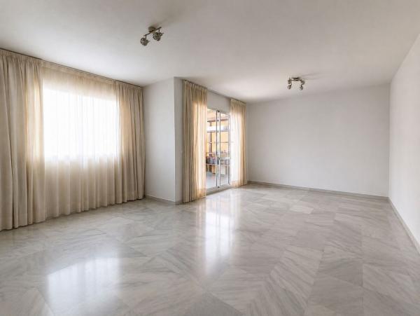 Sale of flat in Piso en Calle Jábega, Zona Sohail, Fuengirola, Fuengirola
thumbnail 2