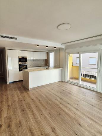 Sale of flat in Piso en Antonio Sedeño Cantos, 2, Zona Puerto Deportivo, Fuengirola, Fuengirola
 photo 1