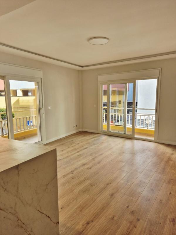 Продажа квартиры на Piso en Antonio Sedeño Cantos, 2, Zona Puerto Deportivo, Fuengirola, Фуэнхирола
 photo 2