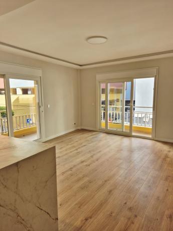 Sale of flat in Piso en Antonio Sedeño Cantos, 2, Zona Puerto Deportivo, Fuengirola, Fuengirola
 photo 2