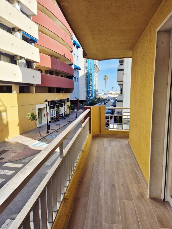 Продажа квартиры на Piso en Antonio Sedeño Cantos, 2, Zona Puerto Deportivo, Fuengirola, Фуэнхирола
 photo 3