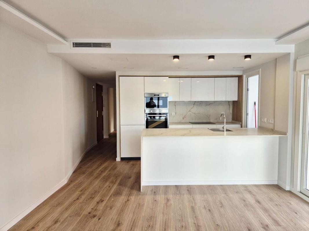 Продажа квартиры на Piso en Antonio Sedeño Cantos, 2, Zona Puerto Deportivo, Fuengirola, Фуэнхирола
 photo 4
