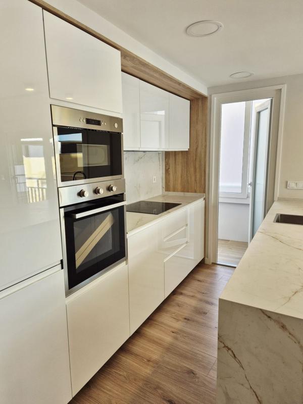 Продажа квартиры на Piso en Antonio Sedeño Cantos, 2, Zona Puerto Deportivo, Fuengirola, Фуэнхирола
 photo 5