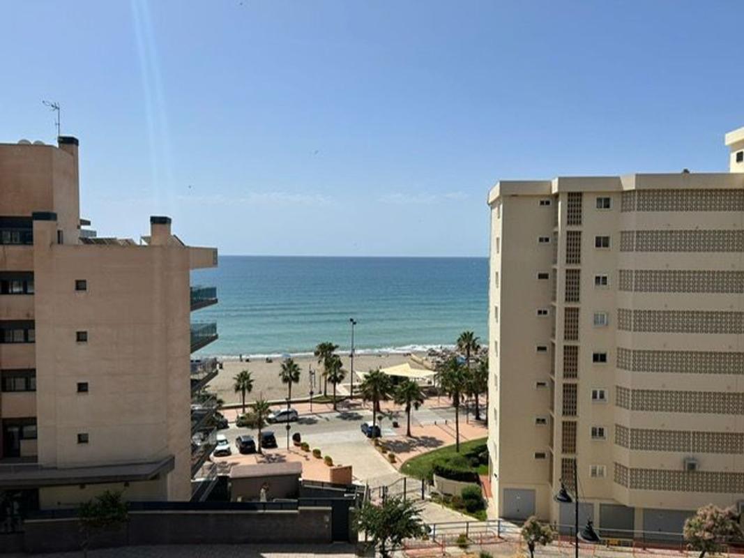 Venta de piso en Piso en Avenida Carvajal, Las Gaviotas, Fuengirola, Fuengirola
photo 1