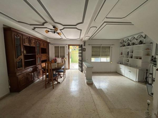 Chalet pareado en Calle Monaguillo, Los Boliches, Fuengirola thumbnail 1