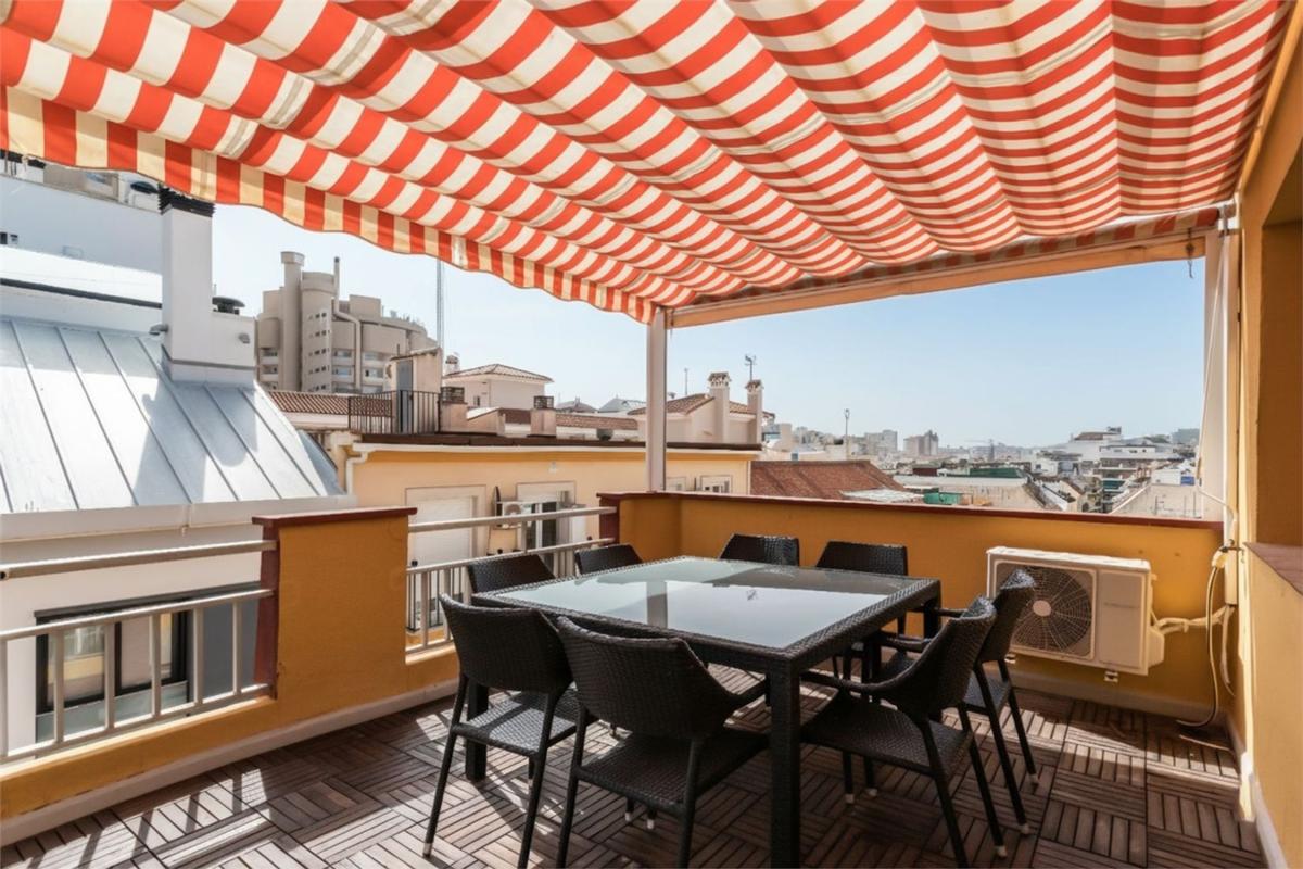 Продажа пентхауса на Ático en Calle Antonio Sedeño Cantos, Zona Puerto Deportivo, Fuengirola, Фуэнхирола photo 3