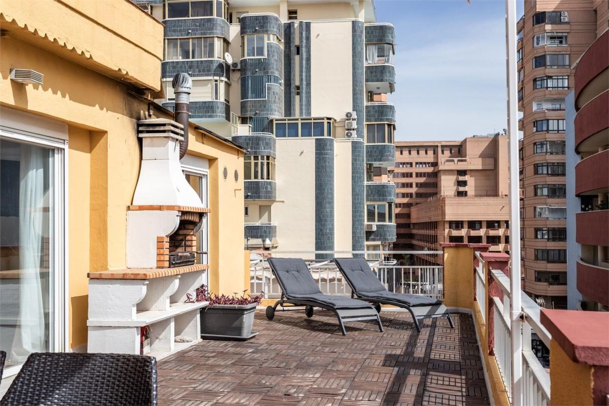 Продажа пентхауса на Ático en Calle Antonio Sedeño Cantos, Zona Puerto Deportivo, Fuengirola, Фуэнхирола photo 5