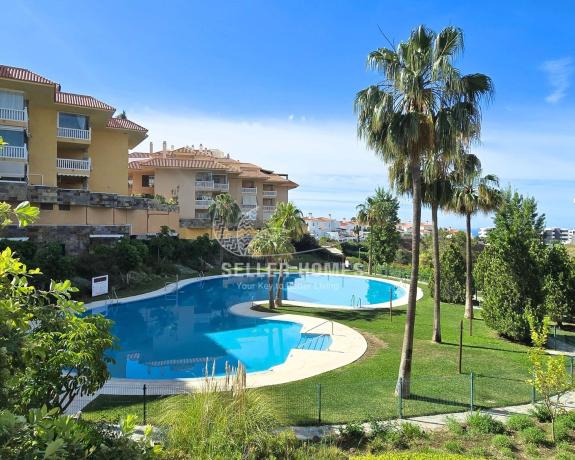 Продажа квартиры на Piso en Granado Del Higueron, El Higuerón, Fuengirola, Фуэнхирола
photo 1