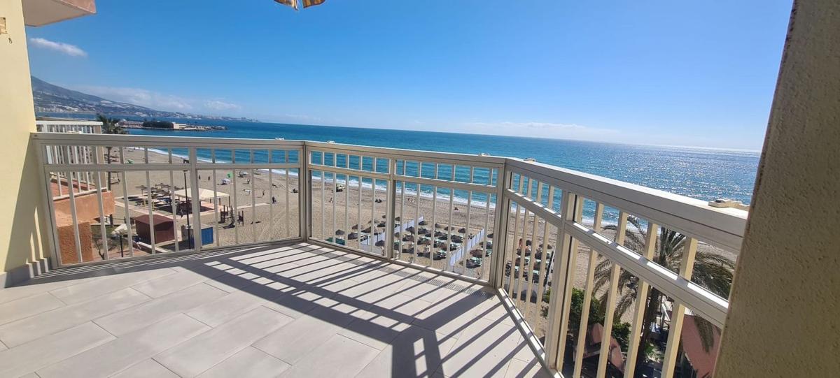 Sale of apartment in Piso en Paseo Marítimo Rey de España, Zona Puerto Deportivo, Fuengirola, Fuengirola
photo 2