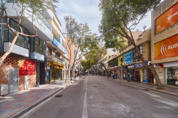 Sprzedaż mieszkania w Piso en Avenida Condes de San Isidro, 14, Zona Puerto Deportivo, Fuengirola, Fuengirola
 photo 1