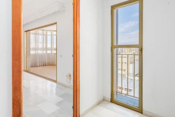 Sprzedaż mieszkania w Piso en Calle Ollería, 24, Zona Puerto Deportivo, Fuengirola, Fuengirola
 photo 3