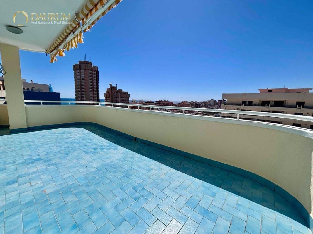 Sale of apartment in Piso en Calle Jacinto Benavente, Zona Puerto Deportivo, Fuengirola, Fuengirola
photo 1