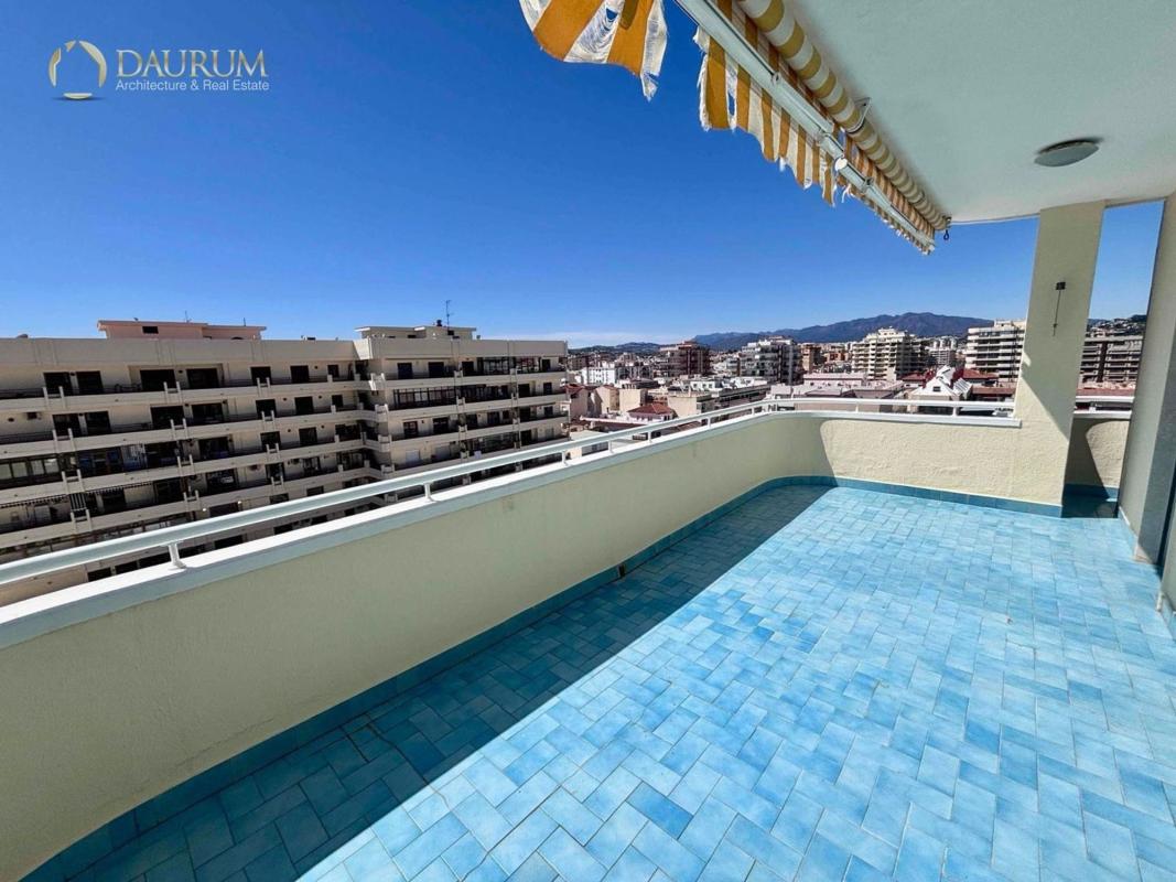 Sale of apartment in Piso en Calle Jacinto Benavente, Zona Puerto Deportivo, Fuengirola, Fuengirola
photo 2