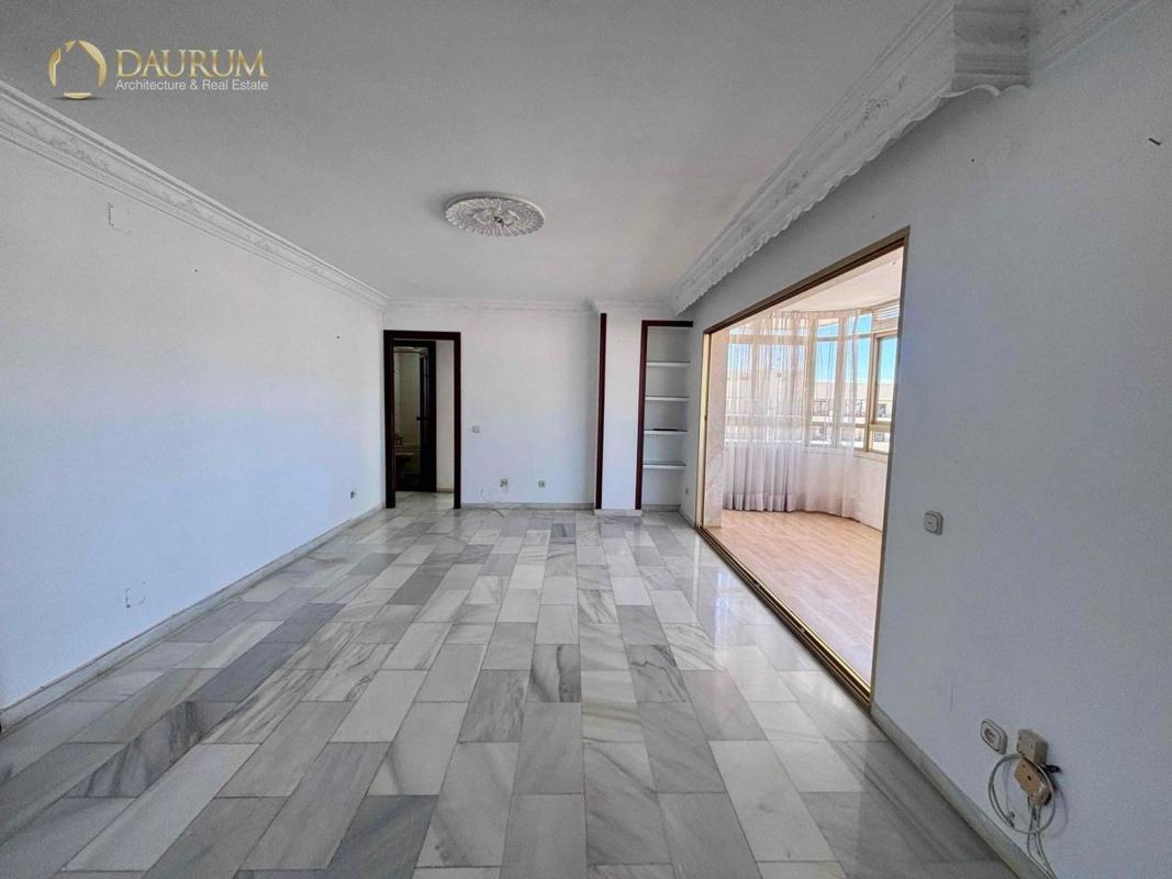 Sale of apartment in Piso en Calle Jacinto Benavente, Zona Puerto Deportivo, Fuengirola, Fuengirola
photo 3
