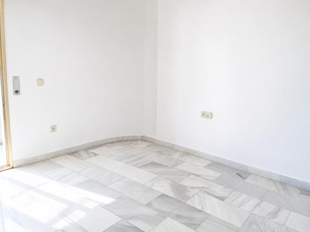 Sprzedaż mieszkania w Piso en Calle Jacinto Benavente, Zona Puerto Deportivo, Fuengirola, Fuengirola
photo 1