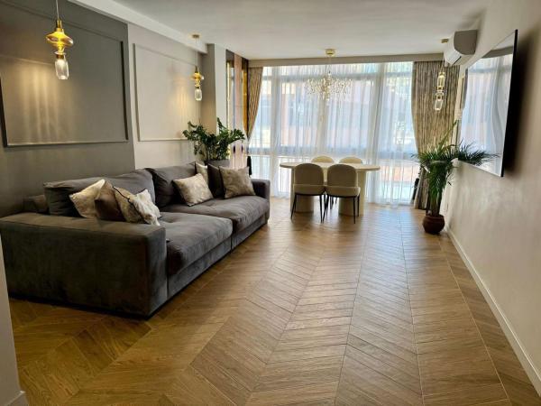 Venta de piso en Piso en Avenida Ramón y Cajal, Zona Puerto Deportivo, Fuengirola, Fuengirola
 photo 3
