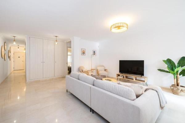 Venta de piso en Piso en Avenida Juan Gómez Juanito, Zona Puerto Deportivo, Fuengirola, Fuengirola
 photo 4