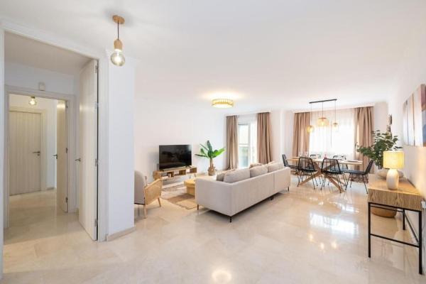 Venta de piso en Piso en Zona Puerto Deportivo, Fuengirola, Fuengirola
photo 1
