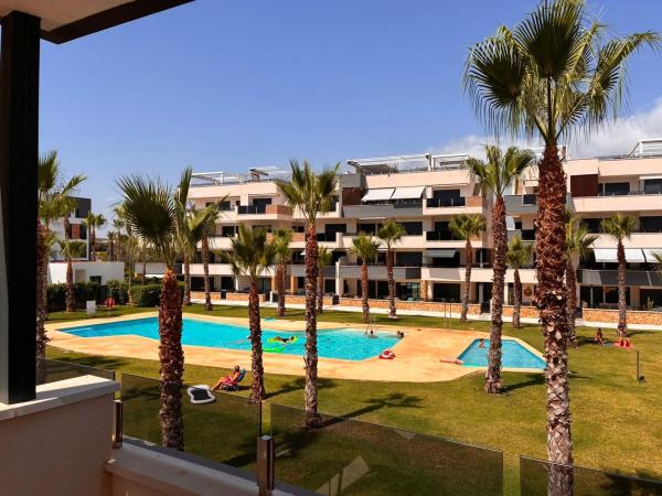 Sprzedaż mieszkania w Piso en Calle Lagos de Covadonga, 6, Zona Lago - Los Almendros, Orihuela, Orihuela
 photo 1