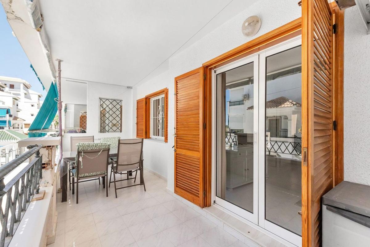 Venta de piso en Piso en Los Europeos, Torrevieja, Torrevieja
photo 2