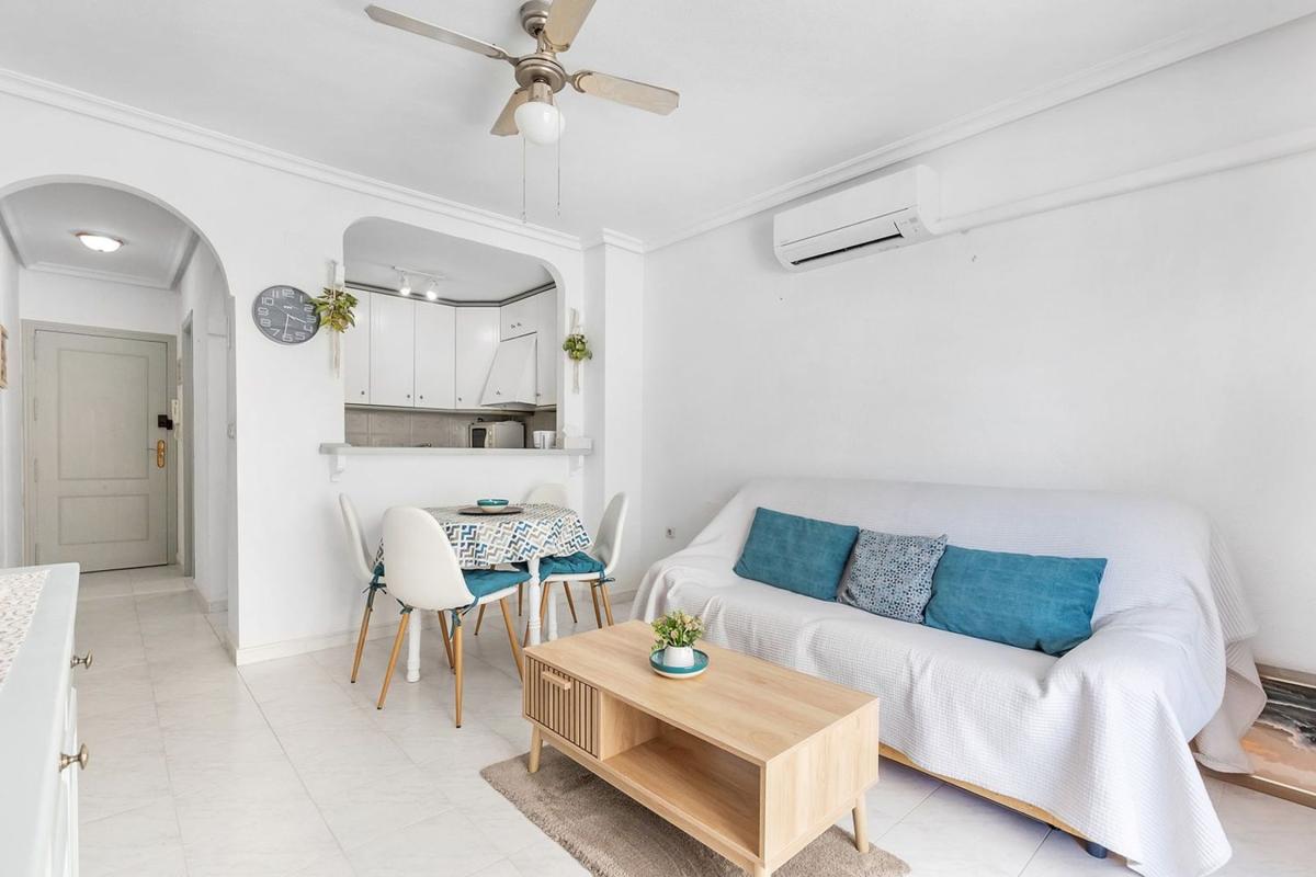 Venta de piso en Piso en Los Europeos, Torrevieja, Torrevieja
photo 3