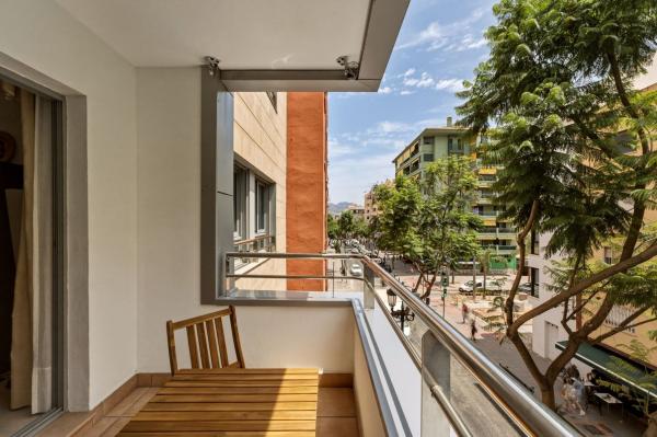 Venta de piso en Piso en Avenida Ramón y Cajal, 5, Zona Puerto Deportivo, Fuengirola, Fuengirola
photo 1