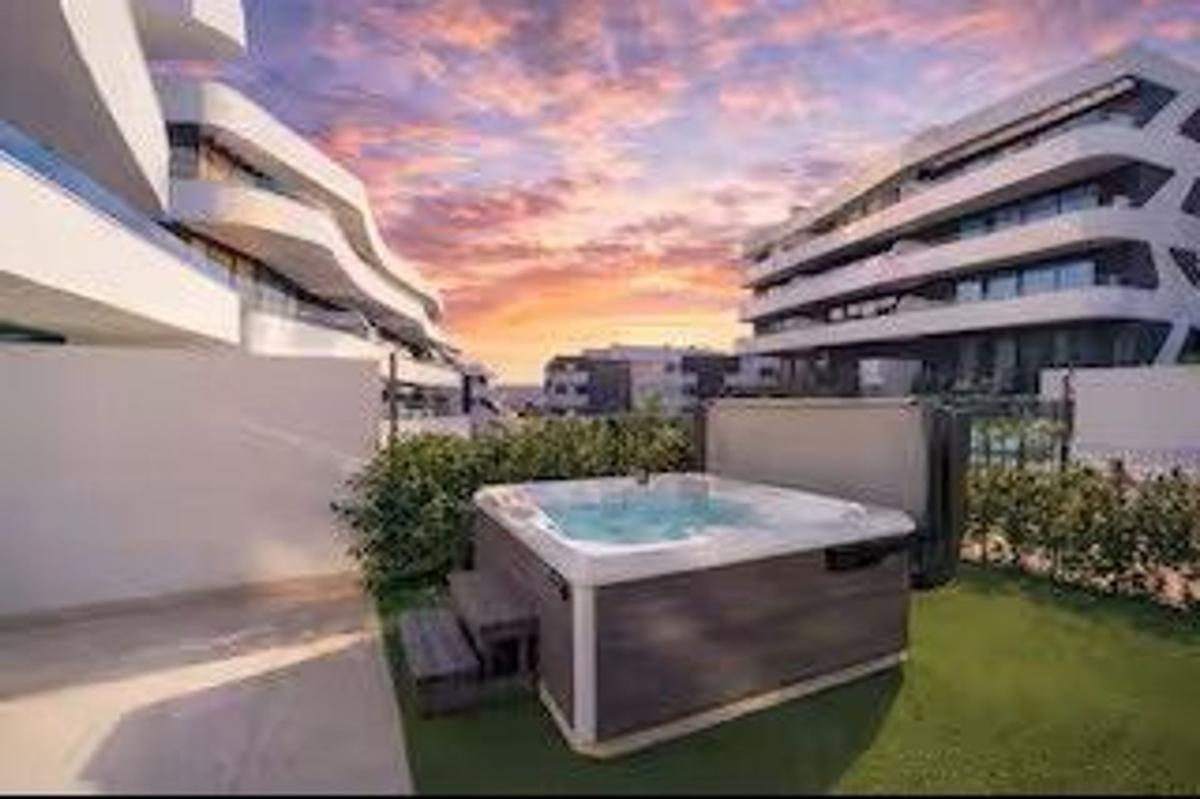Venta de piso en Piso en Calle Alicia, 4, El Higuerón, Fuengirola, Fuengirola
 photo 2