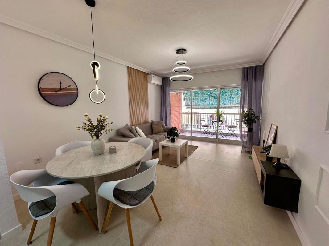Venta de piso en Piso en Avenida Habaneras - Curva de Palangre, Torrevieja, Torrevieja
photo 2