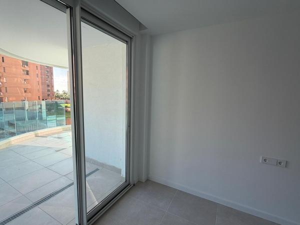 Venta de piso en Piso en Zona Puerto Deportivo, Fuengirola, Fuengirola
thumbnail 2