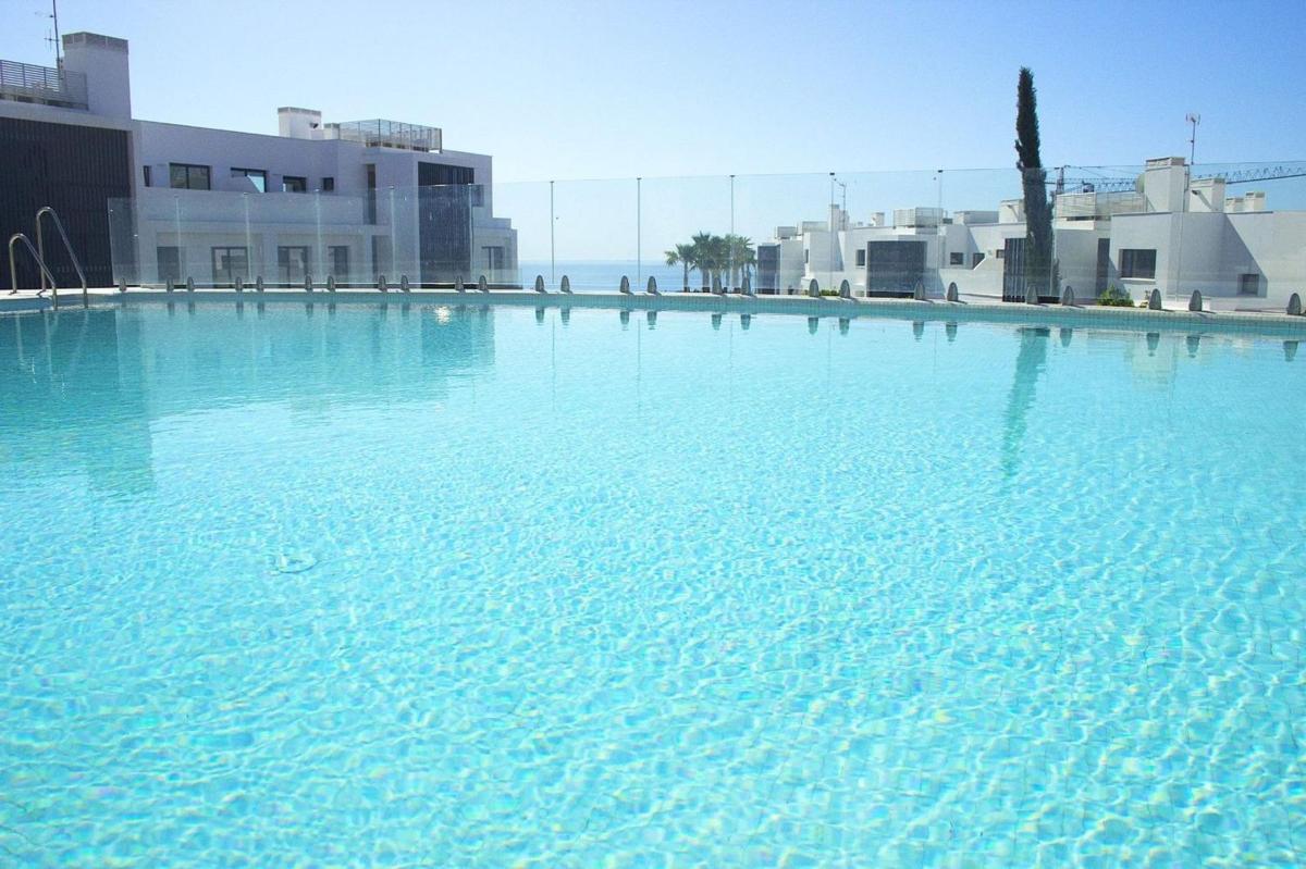 Venta de piso en Piso en Avenida 8 de Marzo, El Higuerón, Fuengirola, Fuengirola
photo 1