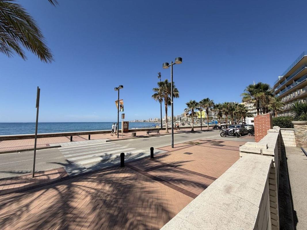 Venta de piso en Piso en Paseo Marítimo Rey de España, 124, Las Gaviotas, Fuengirola, Fuengirola
photo 1