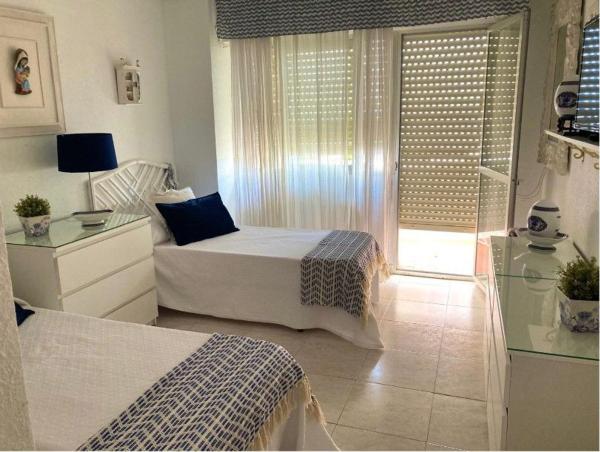 Venta de piso en Piso en Paseo Marítimo Rey de España, Zona Puerto Deportivo, Fuengirola, Fuengirola
 photo 3