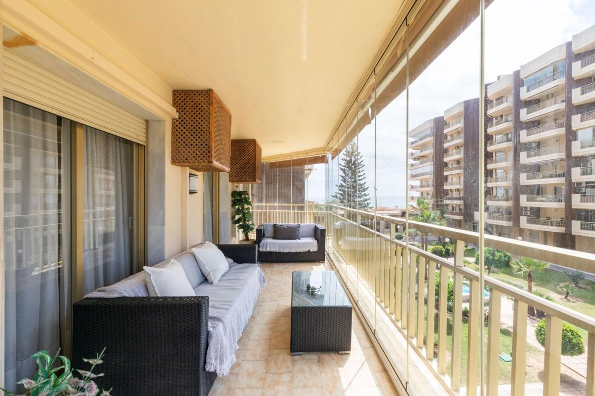 Venta de piso en Piso en Zona Sohail, Fuengirola, Fuengirola
photo 1