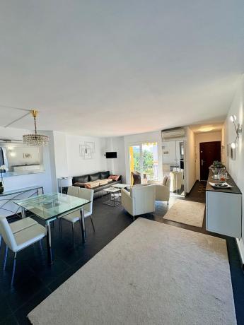 Venta de piso en Piso en Paseo Jesús Santos Rein s/n, Zona Puerto Deportivo, Fuengirola, Fuengirola
 photo 1