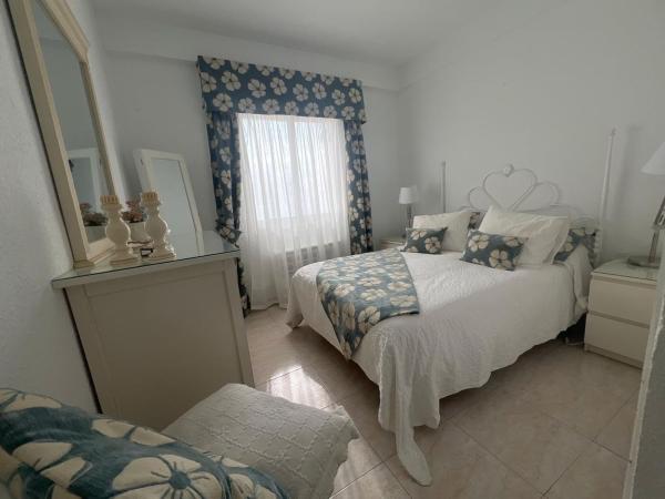 Venta de piso en Piso en Paseo Marítimo Rey de España, Zona Puerto Deportivo, Fuengirola, Fuengirola
photo 1