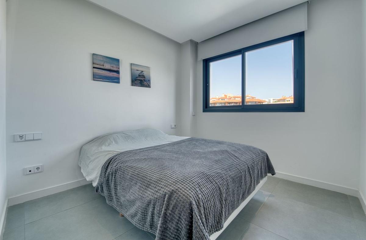 Venta de piso en Piso en Avenida 8 de Marzo s/n, El Higuerón, Fuengirola, Fuengirola
photo 3