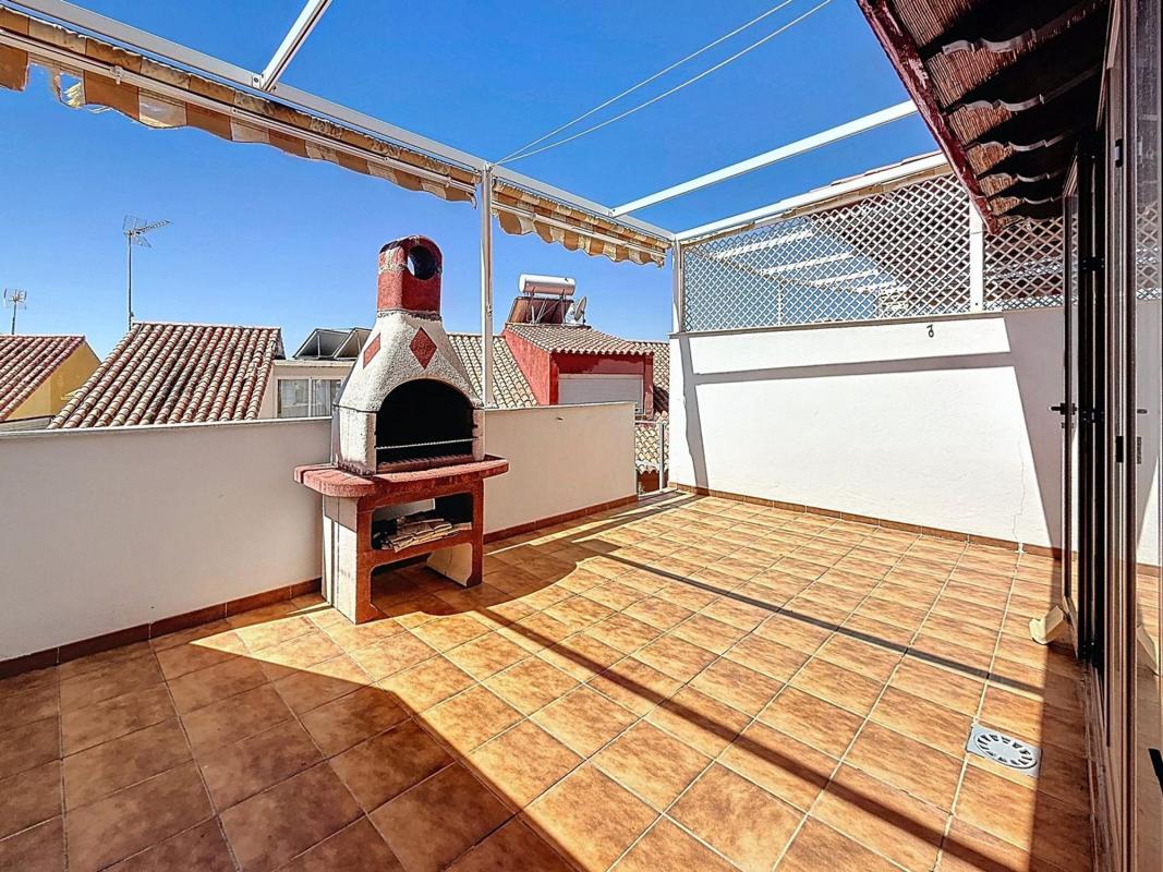 Sprzedaż szeregowego domku w  Chalet adosado en Calle Federico García Lorca, Los Pacos, Fuengirola , Fuengirola photo 3