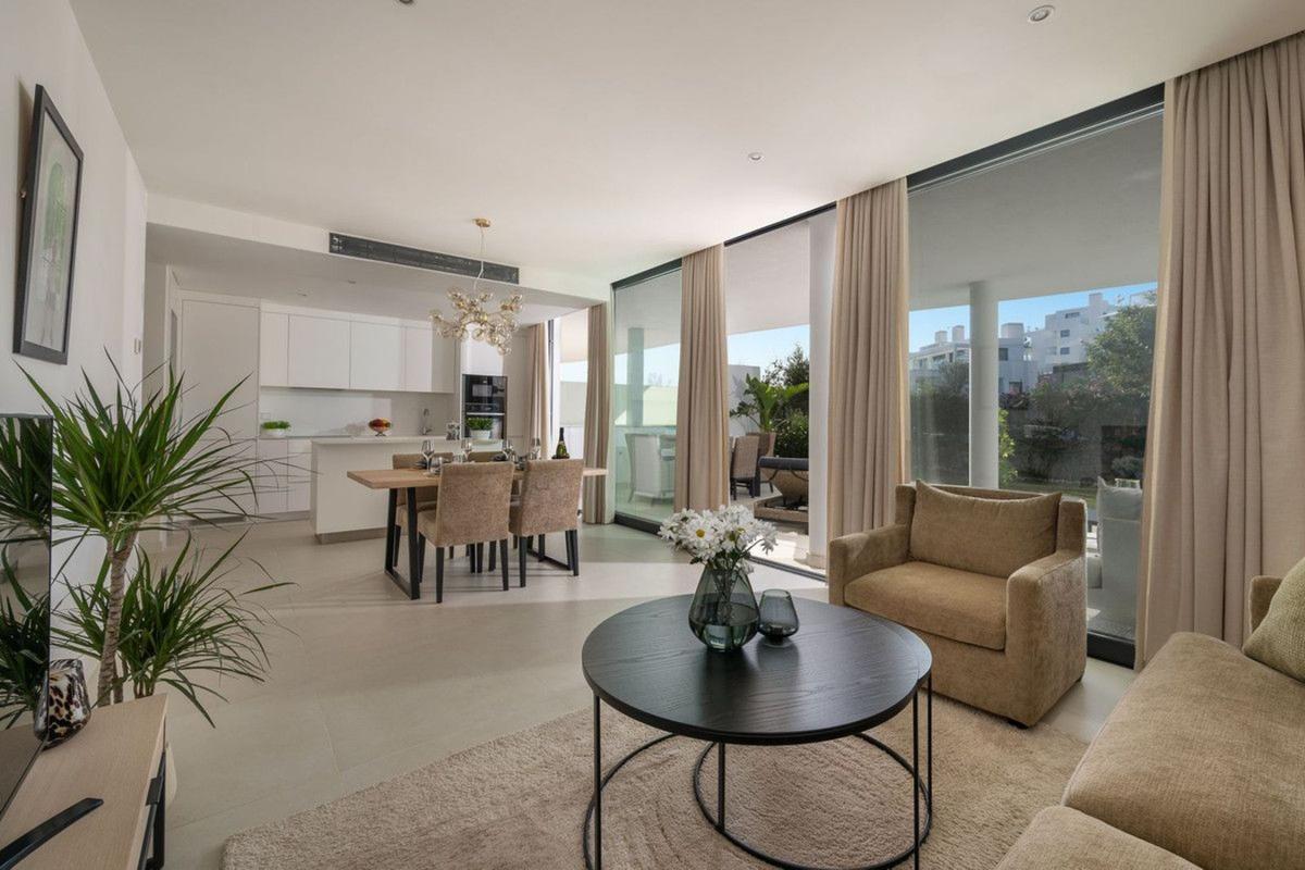 Venta de piso en Piso en Avenida 8 de Marzo, El Higuerón, Fuengirola, Fuengirola
photo 2